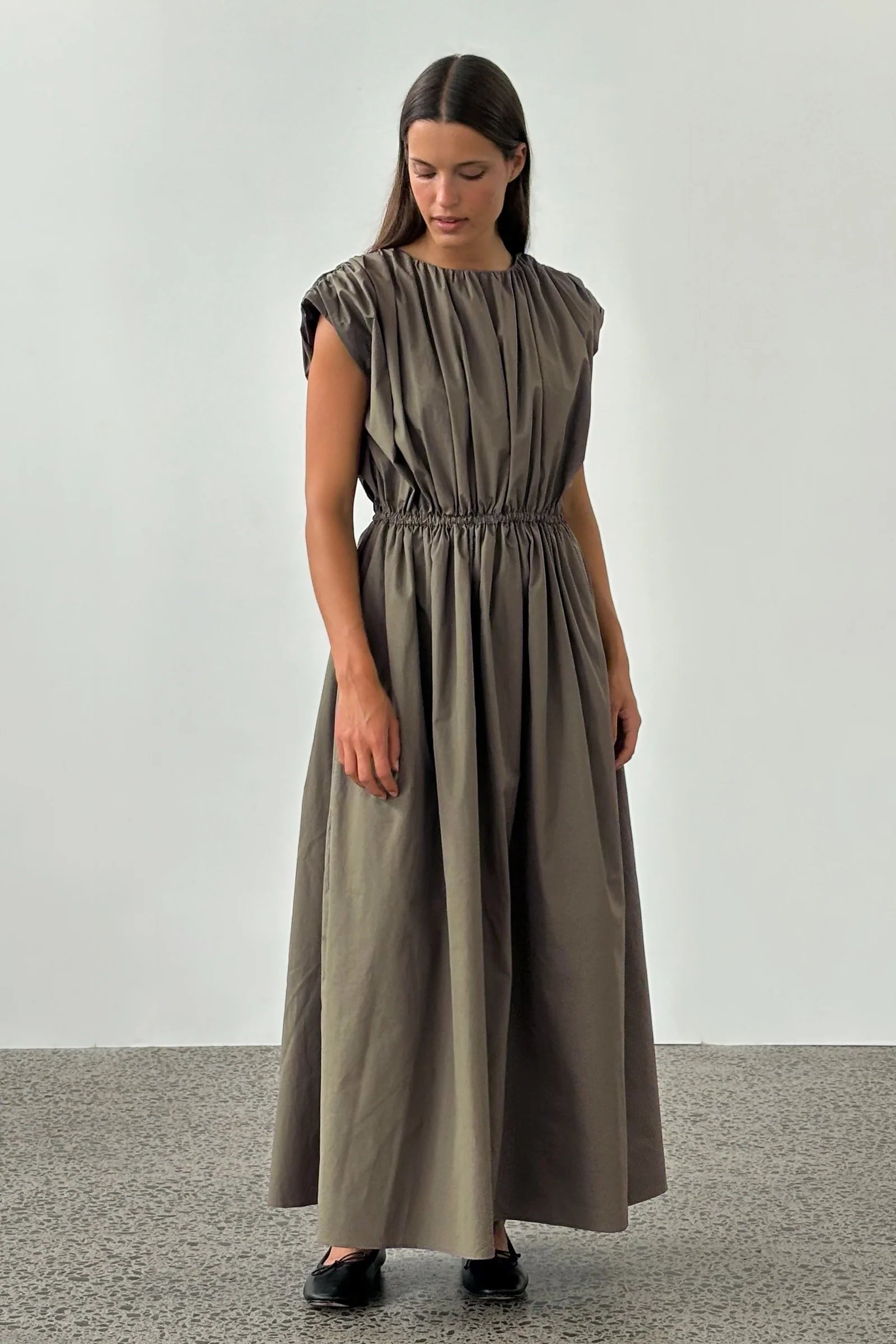 Vienna gathered dress in khaki – Dress to Impress Rentals