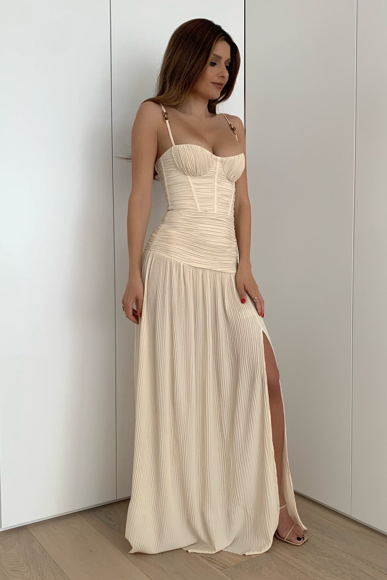 Double time pleat dress Nougat – Dress to Impress Rentals